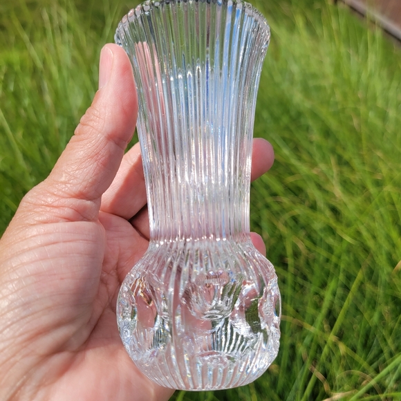 Small Vintage Crystal Bud Vase ~ MCM ~ Thumbprint Base ~ Cut Glass ~ Pretty! - Picture 3 of 14